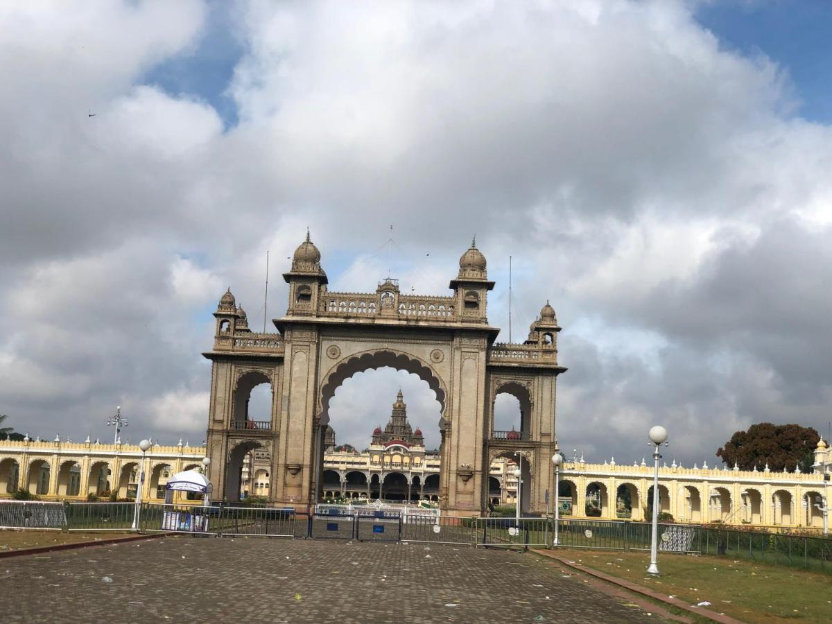 Skyhouse Homestay Mysore Exteriör bild